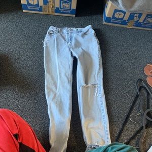 VINTAGE LEVI distressed light wash mom jeans